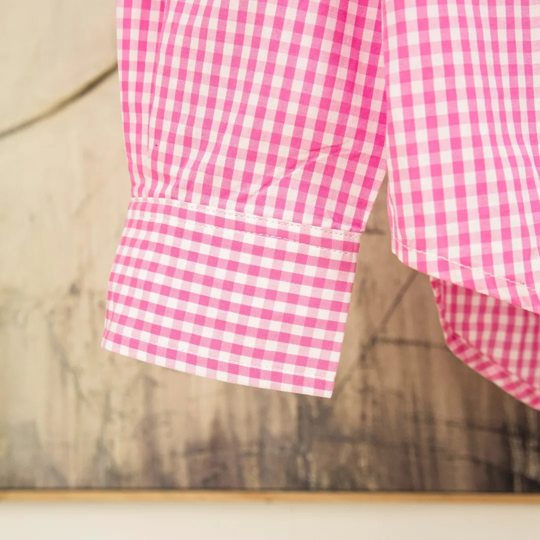 P280 zp version [exclusive supply] Ralph Lauren/Ralph Lauren 2025SS Evergreen Vintage style poplin casual color 0.5 grid long-sleeved casual shirt, 100% restoration of workmanship, embedded seam clean edge processing, upper back broken seam reorganization, better fit ✅ 100% cotton poplin cotton, smooth feel, pre-car wash treatment, yarn is tighter ✅ Custom dyed original pearlescent white buttons, size partition✅ There is a special shaped chiffon foil inside the collar door tube, which is not easy to deform and pull. ✅ RL refreshing plaid shirt is more naughty and colorful than the simpleness of the solid color shirt. It can be salty or sweet. Daily travel and travel. The production rate is very high. The style is customized. Color: Pink Blue Size: S M L XL Number: WW10966